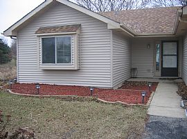 Beautiful 3 br 1ba, HOUSE, mins to I-88  in Naperville, IL (Photo 5 of 6)