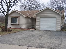 Beautiful 3 br 1ba, HOUSE, mins to I-88  in Naperville, IL (Photo 6 of 6)