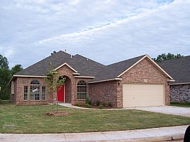 Beautiful House For Rent in Moore, OK