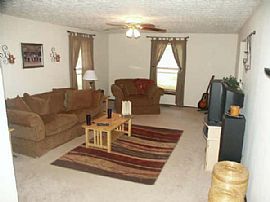 BEAUTIFULLY RENOVATED HOME - MUST SEE!!! in Columbus, OH (Photo 4 of 6)