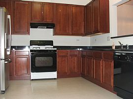 New 3BD, 2.5BA Townhouse! Great Location in Des Plaines, IL (Photo 2 of 6)