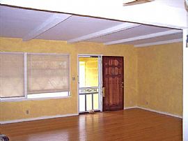 Charming Cottage House in West Toluca Lake, CA (Photo 3 of 6)