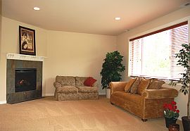 IMMMACULATE furnished executive home in Maple Valley, WA (Photo 4 of 6)