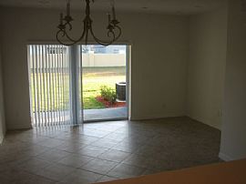 2 Bed/2.5 bath Townhome UTIL INC in Orlando, FL (Photo 5 of 6)