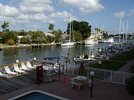 Large tranquil waterfront condo. in Fort Lauderdale, FL (Photo 3 of 4)
