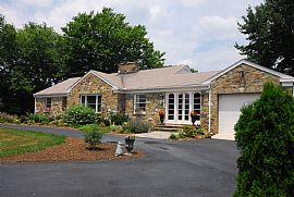 Beautiful stone rambler in Middleburg in Middleburg, VA