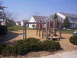 Spacious 2 bedroom Townhome!! in Holland, MI (Photo 2 of 6)