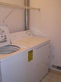 Spacious 2 bedroom Townhome!! in Holland, MI (Photo 4 of 6)