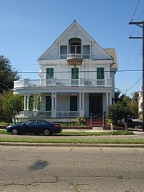 Large Garden District Apartment in New Orleans, LA