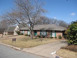 Upscale Neighborhood, Updated Home in Arlington, TX