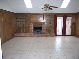 Upscale Neighborhood, Updated Home in Arlington, TX (Photo 2 of 6)