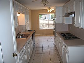 Upscale Neighborhood, Updated Home in Arlington, TX (Photo 3 of 6)