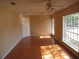 Upscale Neighborhood, Updated Home in Arlington, TX (Photo 4 of 6)