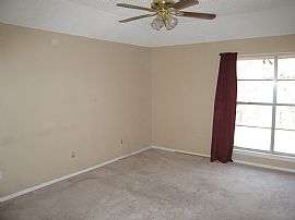 Upscale Neighborhood, Updated Home in Arlington, TX (Photo 5 of 6)