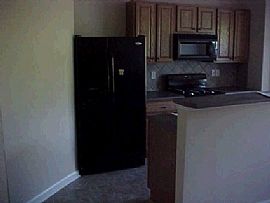 LIKE NEW TOWNHOME NEAR LAKE LANIER in Flowery Branch, GA (Photo 4 of 4)