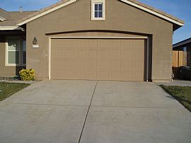 Neat House in a Suburb Neighborhood in Olivehurst, CA (Photo 1 of 4)