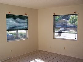 2BR/1BA Duplex For Rent - 5mil. to beach in Clearwater, FL (Photo 2 of 6)