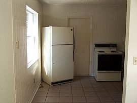 2BR/1BA Duplex For Rent - 5mil. to beach in Clearwater, FL (Photo 4 of 6)