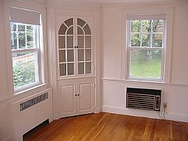 Charming & Unique Townhouse -Garage,Yard in Cambridge, MA (Photo 3 of 6)