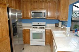 UPGRADED GORGEOUS TOWNHOUSE in Anaheim, CA (Photo 4 of 6)