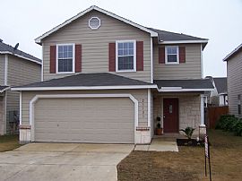 2 yrs new - Fresh Paint and carpets in San Antonio, TX