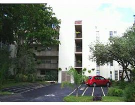 Charming two bedroom condo for rent in Plantation, FL (Photo 2 of 4)
