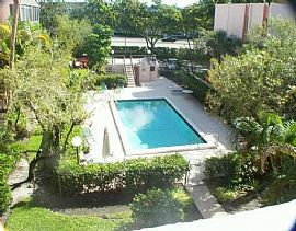 Charming two bedroom condo for rent in Plantation, FL (Photo 3 of 4)