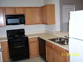 Great Location Plano Townhome in Plano, TX (Photo 6 of 6)