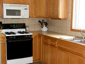 Beauiful 4 Bedroom w/ bonus 5th Bedroom! in Flint, MI (Photo 5 of 6)