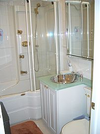 3 BEDROOM 100 SQ FT MODERN DUPLEX RENTAL in Glendale, NY (Photo 3 of 6)