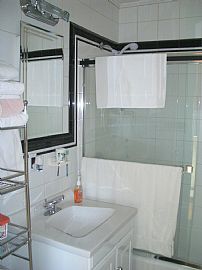 3 BEDROOM 100 SQ FT MODERN DUPLEX RENTAL in Glendale, NY (Photo 5 of 6)