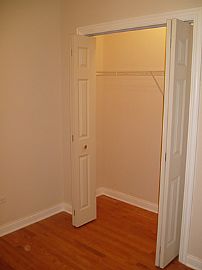 Spacious 3 Bedroom Apartment in Jefferson Park, IL
