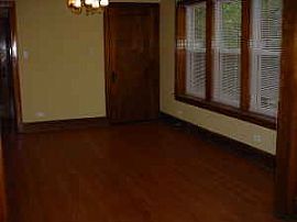 Spacious 3 Bedroom Apartment in Jefferson Park, IL (Photo 2 of 2)