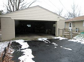 Gahanna Ranch with 2 car garage in Gahanna, OH (Photo 2 of 2)