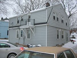 2 Bedroom Upper and Lower Units  in Greenfield, WI (Photo 2 of 6)