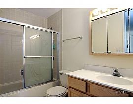 Large 2 Bedroom/2Full bath Condo in Chicago, IL (Photo 5 of 6)