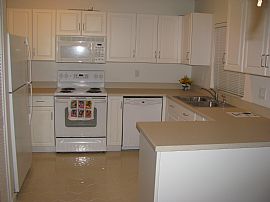 MINT 3 BEDROOM TOWNHOUSE FOR RENT in Palm Beach Gardens, FL (Photo 3 of 6)