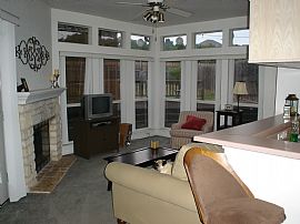 Great two story Duplex in Arboretum area in Austin, TX