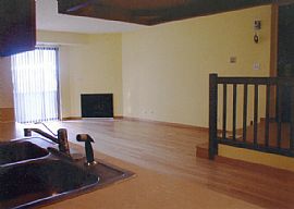 Beautiful 2 Bedroom Condo-Close to Shopp in Carol Stream, IL (Photo 3 of 5)