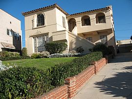 AVAILABLE NOW!!! LARGE SPACIOUS UPSTAIRS in Los Angeles, CA