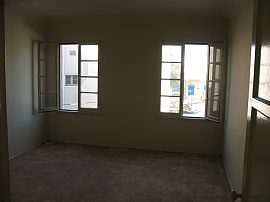 AVAILABLE NOW!!! LARGE SPACIOUS UPSTAIRS in Los Angeles, CA (Photo 5 of 6)