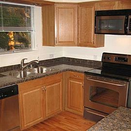 Fully Furnished 2-brm 2-bath Duplex Apt. in Seattle, WA (Photo 2 of 6)