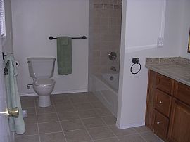 Fully Furnished 2-brm 2-bath Duplex Apt. in Seattle, WA (Photo 6 of 6)