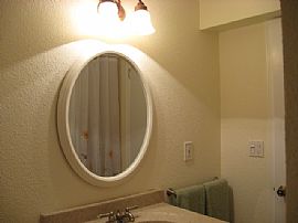 Fully Furnished 1 brm Duplex Apt. in Seattle, WA (Photo 6 of 6)