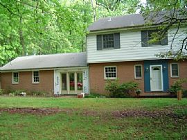 4 BR/3.5 BA Gorgeous Home in Annapolis!! in Annapolis, MD (Photo 3 of 5)