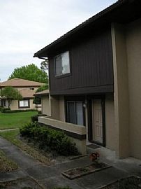 Remodeled  townhouse with shared garage in Clearwater, FL