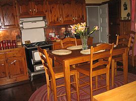 Stay in a restored 220 yr old colonial  in Crosswicks, NJ (Photo 3 of 6)