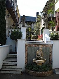 Townhouse in the Montrose-utilities incl in Houston, TX (Photo 3 of 6)