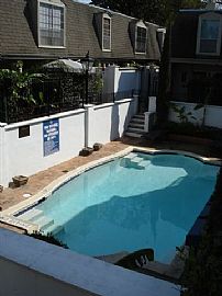 Townhouse in the Montrose-utilities incl in Houston, TX (Photo 4 of 6)