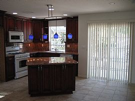 Luxurious Brand New Duplex in Woodland Hills, CA (Photo 2 of 6)